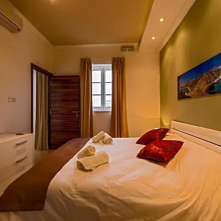 Merisi Aparthotel 2*
